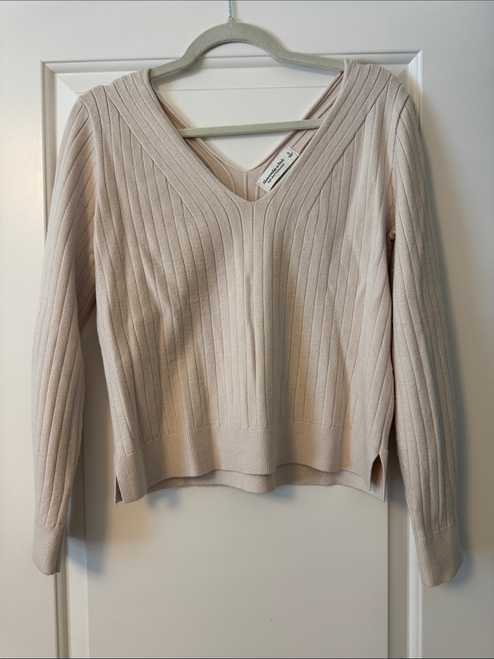Abercrombie & Fitch Cream Ribbed V-Neck Sweater